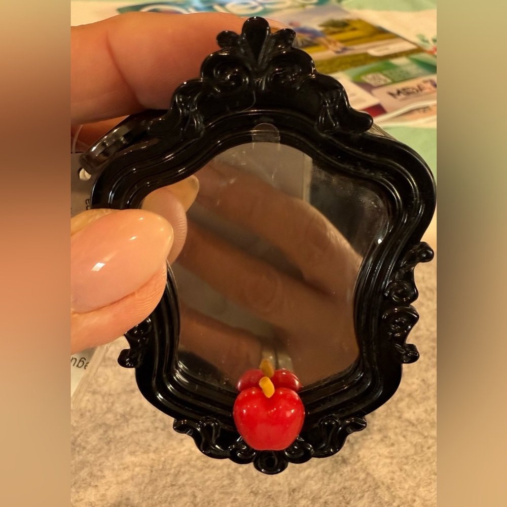 NWT Bath & Body Works Disney Villains Evil Queen Mirror Light-Up Hand Gel